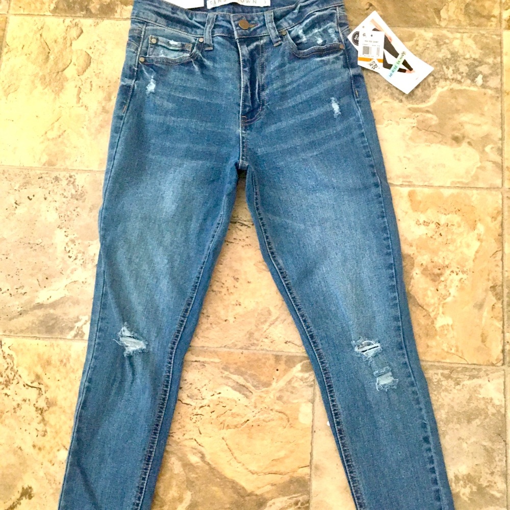 Tinseltown high rise distressed jeans NWT
